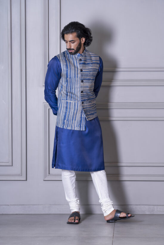 Blue churi sleeve kurta with stripe Nehru jacket set - Image 4